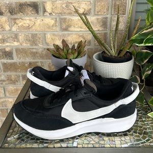 Nike 🖤🤍 Waffle Debut Women’s Sneakers 👟